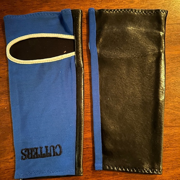 Cutters football arm sleeves with C-Tack - Picture 2 of 2